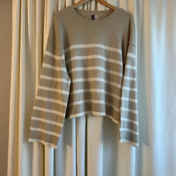 H&M Sweater - Picture 1 of 4